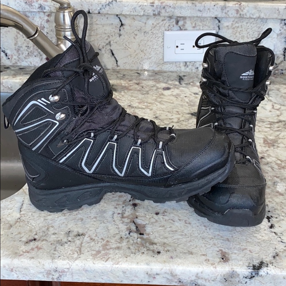 New Men’s hydrogel hiking boots!